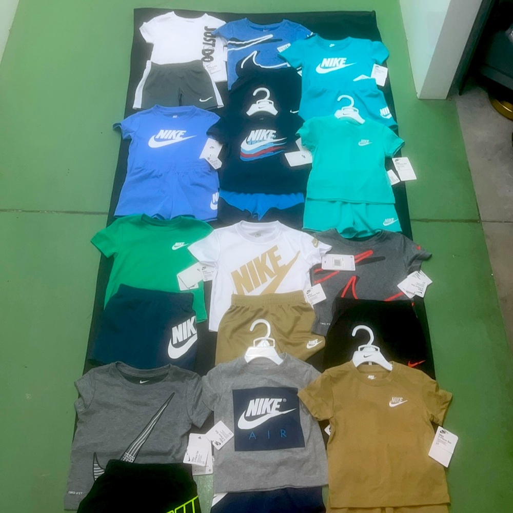 NWT Nike 2t